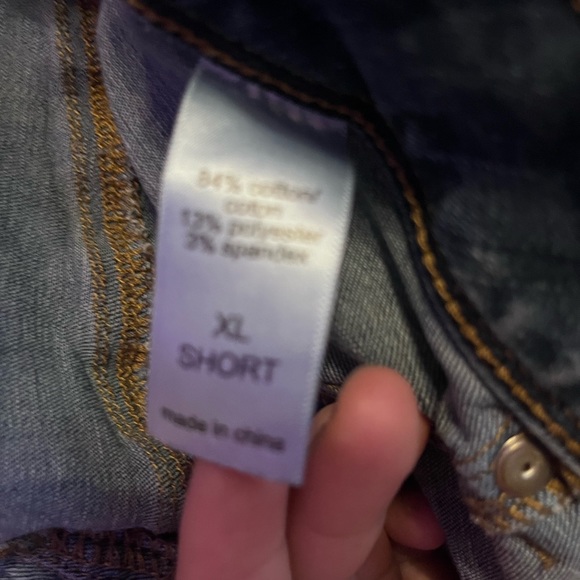 PATCHED RIPPED JEANS - Picture 4 of 6